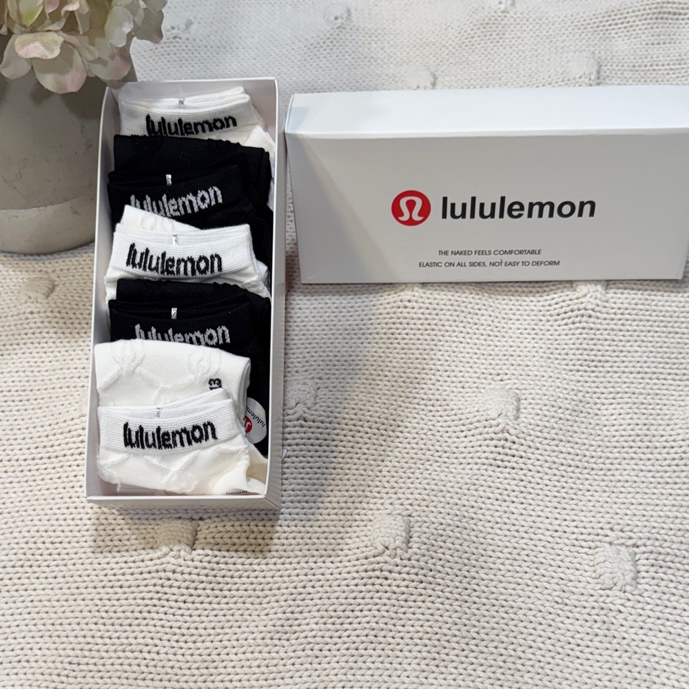 lululemon athletica Women's Athletic Socks in Black and White